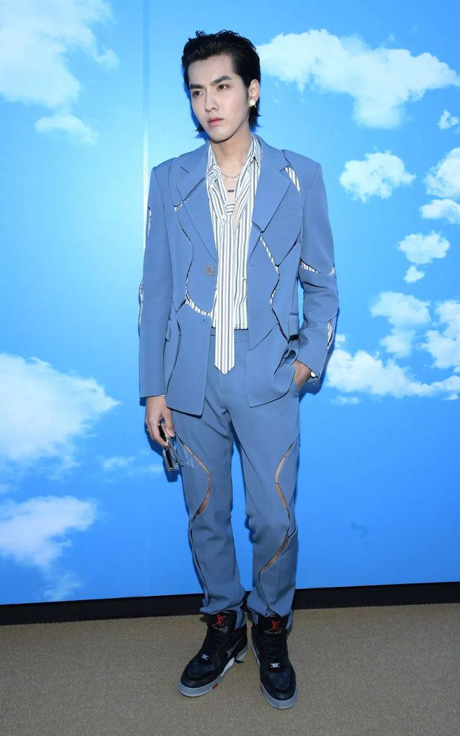 西服搭运动鞋_西服搭运动裤_运动搭西服